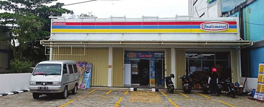 Gerai Indomaret di Kota Puruk Cahu, Murung Raya memberikan kenyamanan dan kemudahan bagi masyarakat berbelanja. Gerai yang berlokasi di Jalan Lintas Kalimantan Poros Tengah, Kelurahan Puruk Cahu ini merupakan Gerai Indomaret yang pertama  di Kabupaten Mur