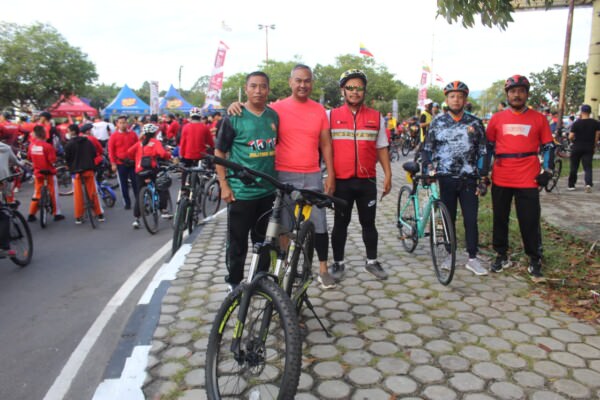 MENDUKUNG : Kodim 1016 Palangka Raya turut serta mendukung Gubernur Cup Road Race to UCI MTB Eliminator World Cup 2022 di Palangka Raya, Sabtu (20/8).