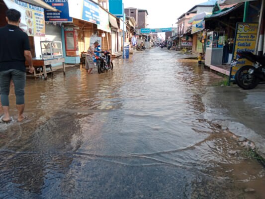 FOTO : KECAMATAN KATINGAN TENGAH KONDISI - Seperti inilah kondisi bencana banjir di daerah pasar Tumbang Samba Kecamatan Katingan Tengah, Sabtu (6/8).