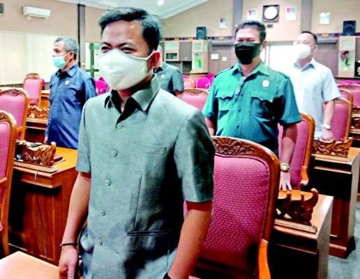 RAPAT: Anggota DPRD Kabupaten Kotim Riskon Fabiansyah saat menghadiri rapat, belum lama ini.