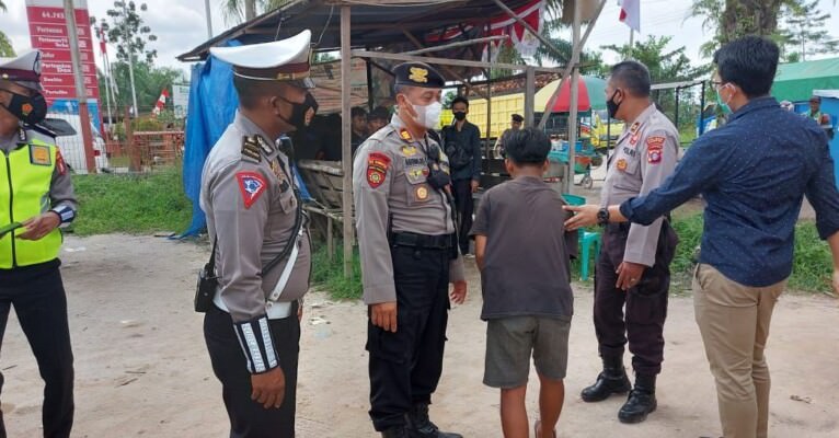 Polres Kotim saat sidak ke beberapa SPBU, Selasa (16/8).
