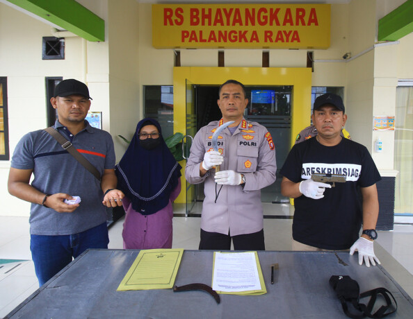 Kantong jenazah yang membawa jasad Indra Lesmana alias Teteh setiba di RS Bhayangkara, Sabtu (17/12/2022). DENAR/KALTENG POS