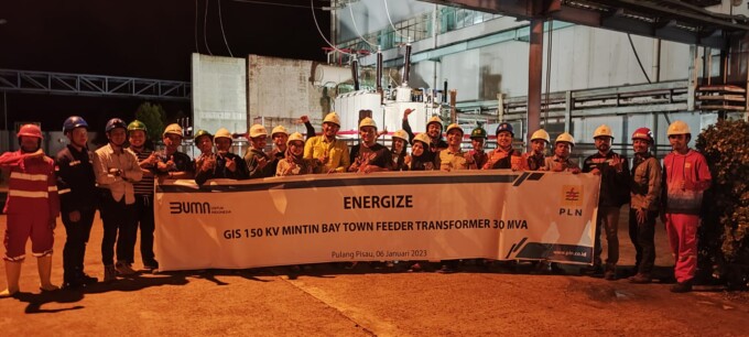KEBERSAMAAN : Personel PLN foto bersama saat pencapaian milestone energize GIS 150 kV Mintin Bay Town Feeder Transformer 30 MVA, beberapa waktu lalu.