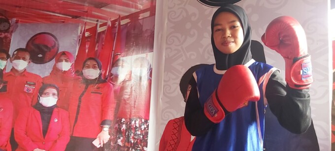 CALEG MUDA : Petinju muda asal Kabupaten Kotawaringin Barat, Indri Puspitasari siap maju pada Pemilihan Legislatif (Pileg) 2024. SONY/KALTENG POS