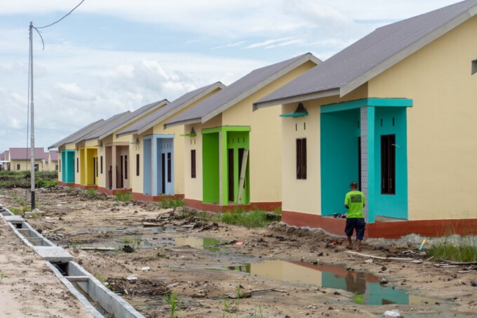 LAMBAN BERKEMBANG: Dengan maraknya kasus mafia tanah, pengusaha properti menjadi lebih berhati-hati untuk berinvestasi di Kota Palangka Raya. Tampak salah satu kompleks perumahan yang sedang dibangun di Jalan Haka 38, Kelurahan Panarung, Rabu (8/2/2023). FOTO: ARIEF PRATHAMA/KALTENG POS