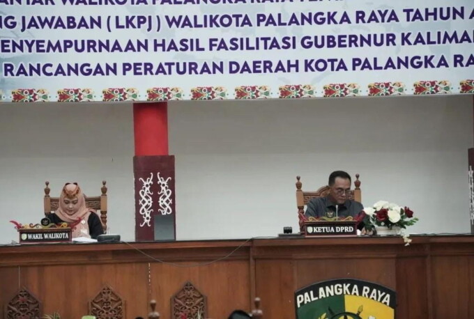 Ketua DPRD Kota Palangka Raya Sigit K Yunianto saat memimpin rapat paripurna, Jumat lalu (24/3/2023). (KOMINFO UNTUK KALTENG POS)