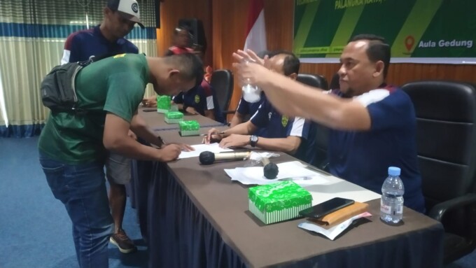TEMU TEKNIK : Suasana temu teknik Turnamen All Star Palangka Raya Ramadan Cup II Tahun 2023 di Meeting Room Dandang Tingang Hotel, Palangka Raya, Rabu (22/3/2023). FOTO INDAR/KALTENG POS