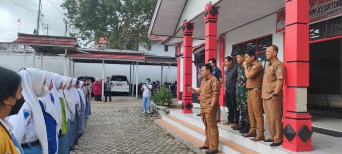 SELEKSI: Badan Kesbangpol Murung Raya melaksanakan penjaringan atau rekrumen penerimaan paskibraka tingkat Kabupaten Murung Raya tahun 2023, Senin (13/3). (FOTO: DADANG/KALTENG POS)