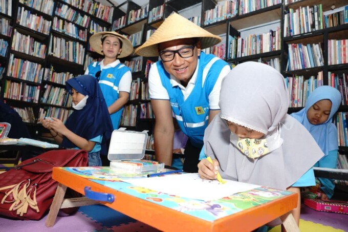 MENJALANKAN TUGAS : Direktur Utama PT PLN (Persero) Darmawan Prasodjo saat mengikuti salah satu kegiatan PLN, beberapa waktu lalu.