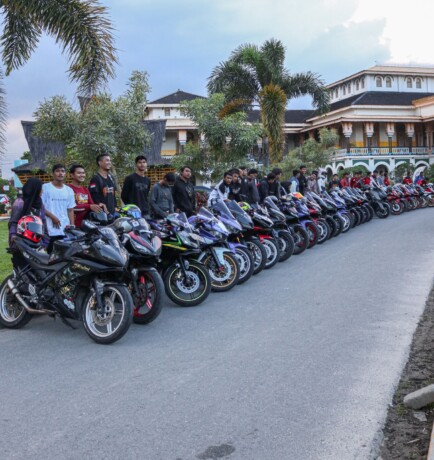 NgabubuRide di area Medan, Sumatera Utara mengisi momen Ramadhan bagi pengguna R25 dan R15 Series, termasuk konsumen All New R15 Connected.