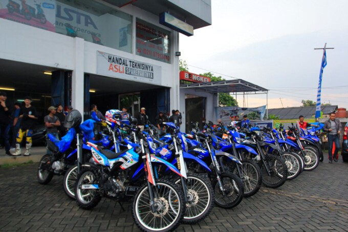 BERPETUALANG: Komunitas WR Owners Indonesia (WOI) chapter Jakarta dan Bogor menggelar ngabuburide bareng berpetualang pakai Yamaha WR 155 R