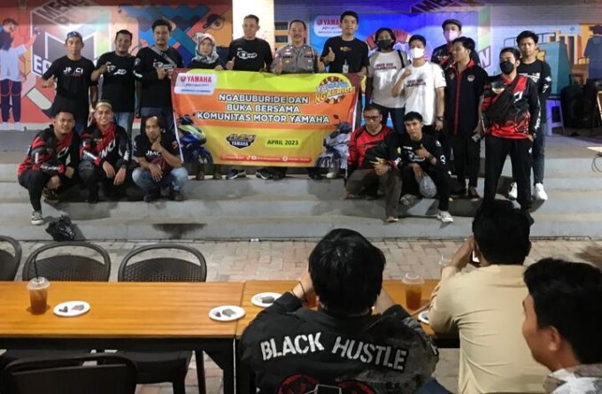 SERU: 50 member komunitas yang tergabung di Maxi Series mengikuti acara Yamaha Ngabuburide.