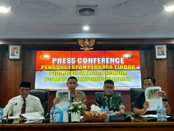 Kapolres Kobar, AKBP Bayu Wicaksono memimpin rilis.