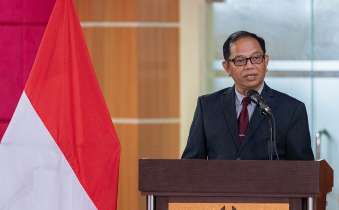 PENERIMAAN : Rektor Universitas Palangka Raya Prof Dr Ir Salampak MS menjelaskan 50 persen calon mahasiswa baru dari jalur UTBK pemegang KIP-Kuliah. HUMAS UPR