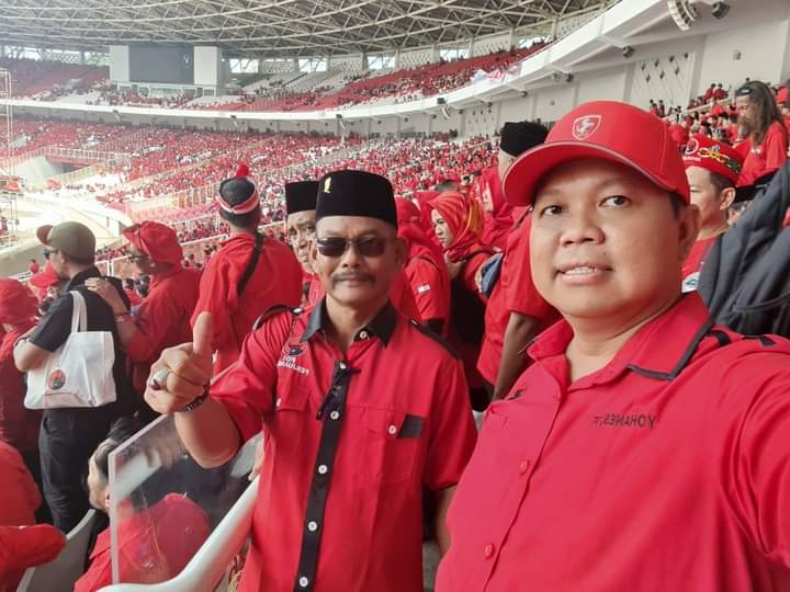 KOMPAK: Wakil Ketua I DPRD Kapuas Yohanes, dan Thosibae Limin, Anggota DPRD Kabupaten Kapuas Didi Hartoyo, dan Franco B Dehen, menghadiri peringatan Bulan Bung Karno di Jakarta, Sabtu (24/6).