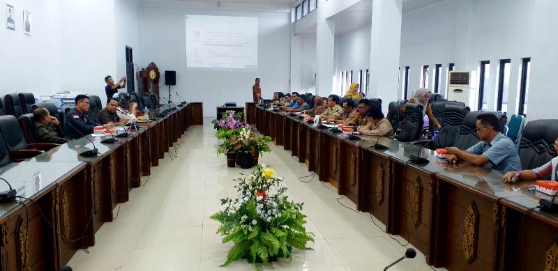 RDP : DPRD Barito Utara melaksanakan rapat dengar pendapat (RDP) bersama PT AGU/DSN terkait pembatasan kuota tandan buah segar (TBS) kelapa sawit di ruang rapat DPRD setempat, beberapa waktu lalu.