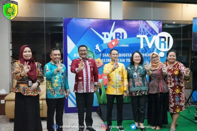 NARASUMBER: Wali Kota Palangka Raya, Fairid Naparin menjadi narasumber dalam acara talk show di Stasiun TVRI Kalteng yang membahas soal pencepatan penurunan stunting, Kamis (22/6).