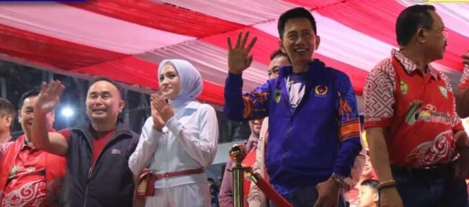 PEMBUKAAN PORPROV : Bupati Barito Utara H Nadalsyah menghadiri pembukaan Porprov XII Kalteng tahun 2023 oleh Gubernur H Sugianto Sabran di Stadion 29 Nopember Sampit, Kabupaten Kotawaringin Timur, Rabu malam (26/7).DISKOMINFOSANDI BATARA UNTUK KALTENG POS