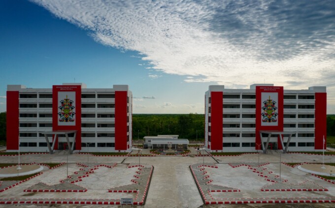 GEDUNG KULIAH  : Gedung Merah Putih merupakan gedung kembar yang menjadi tempat perkuliahan di Universitas Palangka Raya dilengkapi berbagai fasilitas dan smart class room.