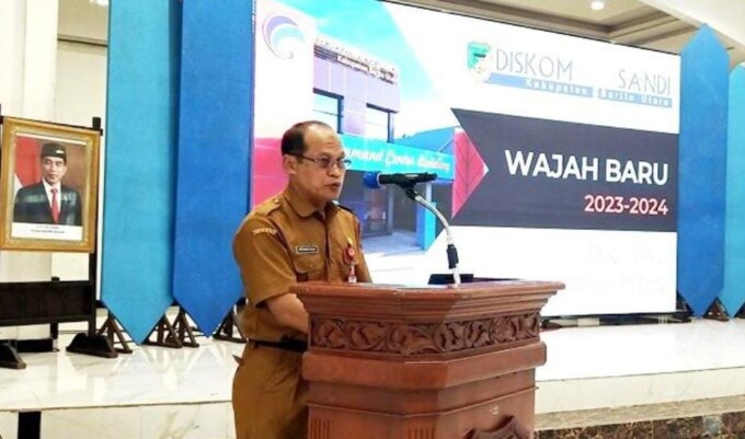 PENYAMPAIAN LAPORAN: Kepala Dinas Kominfosandi Kabupaten Barito Utara HM Ikhsan menyampaikan laporan kegiatan pada acara Expose Akhir Penyusunan Dokumen Arsitektur Sistem Pemerintahan Berbasis Elektronik (SPBE), dan Ekspose Awal Smart City Batara, di Gedu