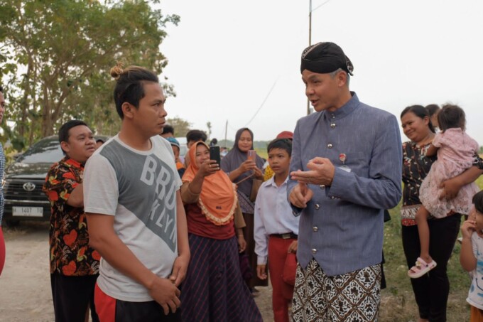 FOTO HUMAS PEMPROV KALTENG GERAK CEPAT : Ganjar Pranowo melakukan pengecekan langsung ke lapangan setelah mendapat laporan masyarakat melalui LaporGub!