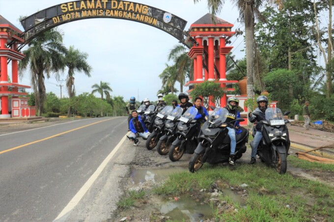 TOURING: Rider Kalsel yang mengikuti Navigate to the Max Tour de Borneo bersama Yamaha XMax tiba di Kota Pangkalan Bun.