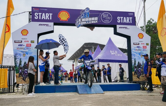 MERIAH: Seri 2 Shell bLU cRU Yamaha Enduro Challenge di Sanggau, Kalimantan Barat berlangsung meriah.
