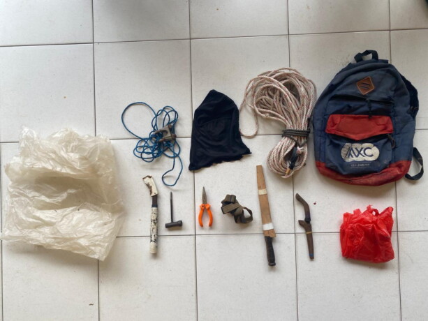 Barang bukti yang diamankan dari ketiga pelaku.