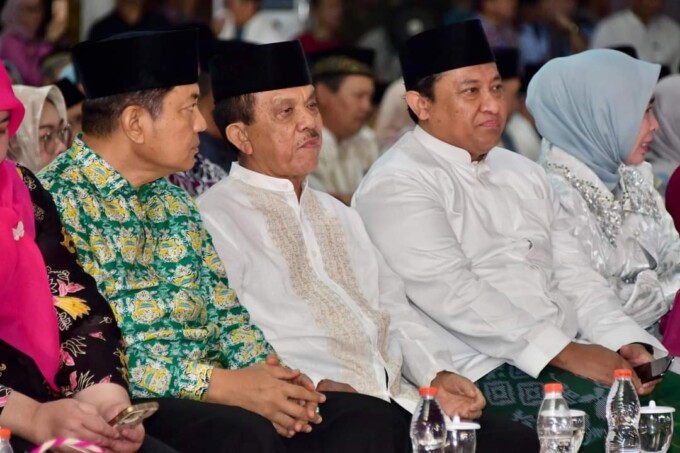 MENGHADIRI: Wakil Ketua I DPRD Kalteng, H Abdul Razak dan sejumlah anggota DPRD lainnya menghadiri MTQH XXXI Tingkat Provinsi Kalteng Tahun 2023, di arena Lapangan Sampuraga, Kota Pangkalan Bun, belum lama ini. ( FOTO : HUMAS DPRD KALTENG )