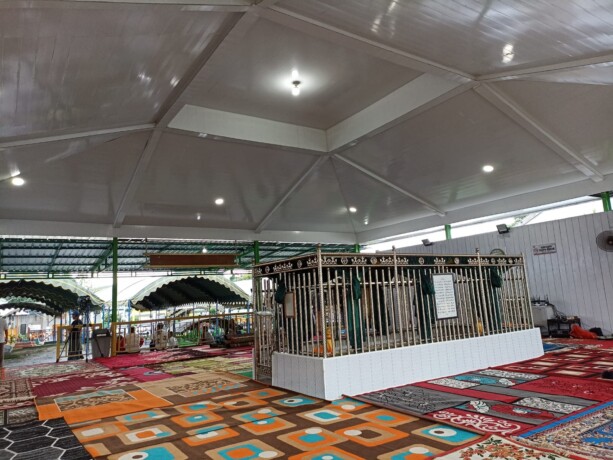 PERSIAPAN: Panitia terus mematangkan persiapan untuk acara haul Kiai Gede di Kecamatan Kotawaringin Lama, Kabupaten Kotawaringin Barat yang akan dilaksanakan hari ini, Minggu (28/1). FOTO: SONI IMAN/KALTENG POS