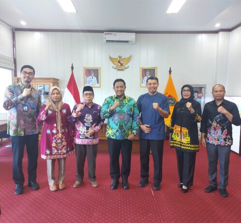 MES KALTENG  SILATURAHMI   : Wakil Gubernur Kalteng Eddy Pratowo bersama Pengurus MES Kalteng dan Panitia Muswil V serta Deputi Kepala Perwakilan Bank Indonesia Kalimantan Tengah Adrian Pangestu (kiri), di ruang kerja Wagub, Jumat (8/6/2024).,