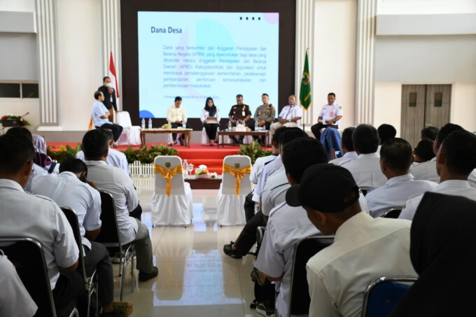 Pj Bupati Pulang Pisau Hj Nunu Andriani bersama unsur Forkopimda rapat koordinasi teknis pemerintahan desa dan peningkatan kapasitas aparatur desa se- Kabupaten Pulang Pisau tahun 2004 pekan lalu. //Foto: Diskominfostandi Pulang Pisau