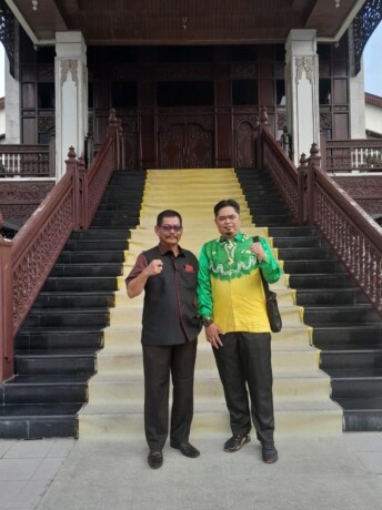 SINERGI: Anggota DPRD Kabupaten Kapuas Thosibae Limin dan Aldhika Kurniawan dalam sebuah kunjungan kerja, belum lama ini.