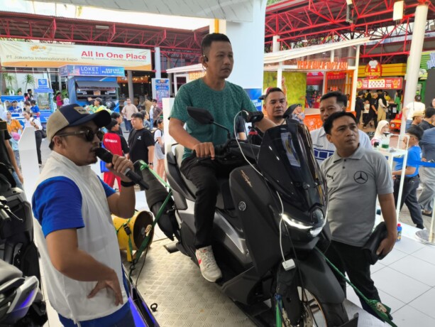 TURBO: Calon konsumen dapat menjajal langsung fitur unggulan motor yang memberikan sensasi berkendara TURBO, yaitu Riding Mode dan juga Y-Shift di area “TURBO” corner.