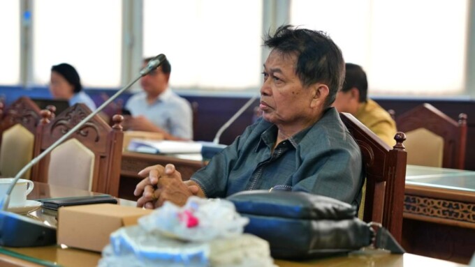 RAPAT: Anggota DPRD Kalteng, Henry M Yoseph saat rapat gabungan Komisi DPRD dengan Tim Pemprov di ruang rapat gabungan DPRD Kalteng, baru-baru ini.