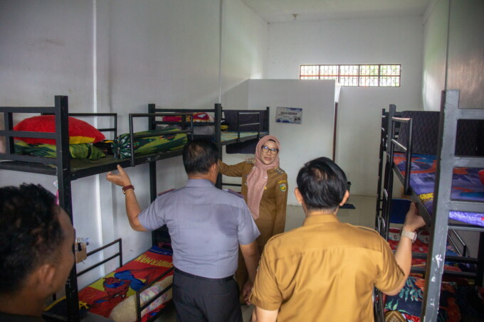 MENGHADIRI: Pj Wali Kota Palangka Raya Hera Nugrahayu menghadiri peringatkan HAN di LPKA Kelas II Palangka Raya dan meninjau asrama mereka, Selasa (23/7/2024).