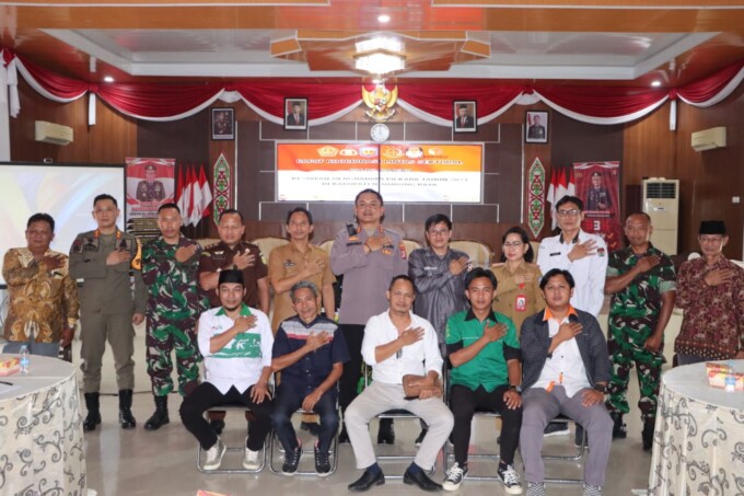 JALIN KOORDINASI: Kapolres Mura, AKBP Irwansah memimpin rapat koordinasi lintas sektoral dalam rangka persiapan pengamanan Pilkada Tahun 2024.