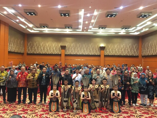HADIRI: Bupati Kotim, H Halikinnor menghadiri Rakercab Gapki di salah satu hotel ternama di Sampit, Jumat (2/8/2024).