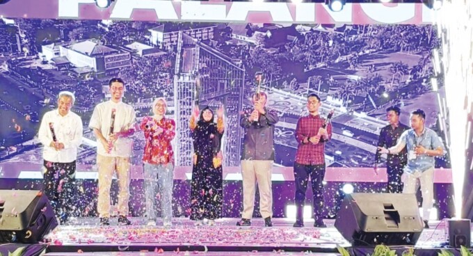 PENUTUPAN : Kepala BI Kalteng Yuliansah Andrias bersama tamu undangan saat penutupan PTB di GPU Tambun Bungai, Sabtu (17/8).