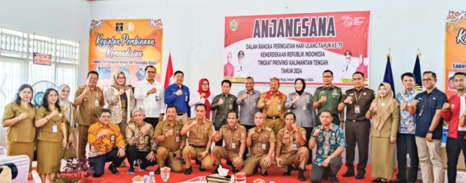 ANJANGSANA : Sekda Kalteng H Nuryakin bersama rombongan saat anjangsana ke Lapas Perempuan Kelas IIA Kota Palangka Raya, Selasa (13/8).