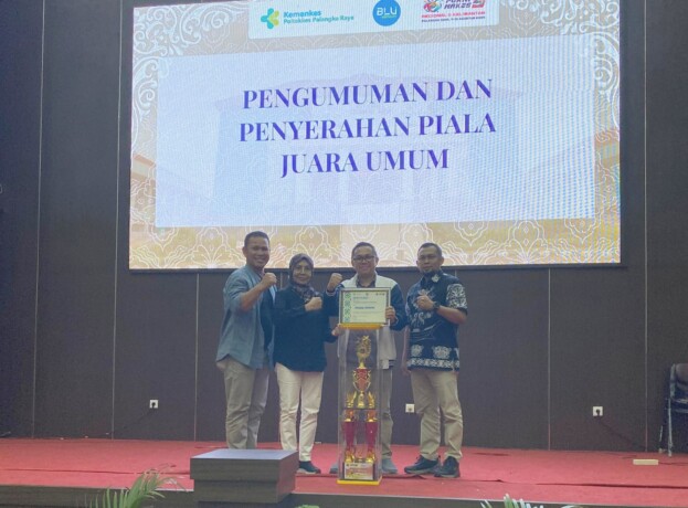 POLTEKKES PALANGKA RAYA JUARA UMUM : Direktur Politeknik Kesehatan (Poltekkes) Pontianak Dr. Kelana Kususma Dharma,l SKp MKes didampingi Wakil Direktur I Poltekkes Kemenkes Pontianak adalah I Wayan Suwendra, SST MKes,  Wakil Direktur III adalah Ernita Dam