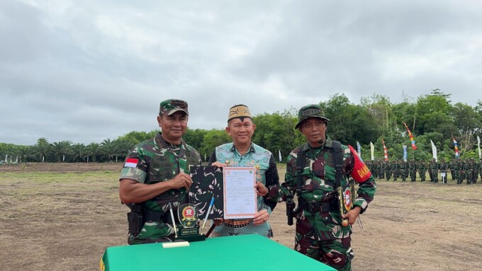 PENUTUPAN TMDD : Pangdam XII/Tpr Mayjen TNI Iwan Setiawan menghadiri dan menutup secara resmi TMMD Reguler ke-121 tahun 2024 di Desa Manyahi, Kecamatan Mantangai, Kabupaten Kapuas, Kamis (22/8/2024).