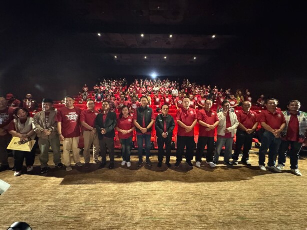KPU Provinsi Kalteng menggelar nonton bareng film Tepatilah Janji bersama paslon dan awak media di XXI Palma, Palangka Raya, Senin malam (30/9/2024). HAFIDZ/PROKALTENG