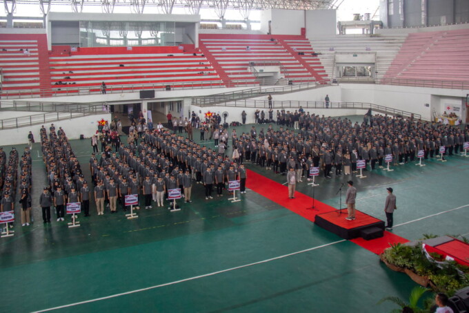 KAWAL PILKADA SERENTAK: Bawaslu Kalteng menggelar apel siap siaga pengawasan pilkada serentak di Gor Indoor, Jalan Tjilik Riwut Km 5, Palangka Raya, Selasa (8/10/2024).
