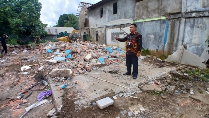 Eksekusi dilakukan pada lahan yang diatasnya terdapat bangunan ruko dan rumah, Kamis (3/10).LOGMAN/KALTENG POS
