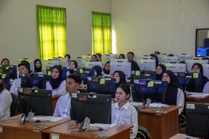 SELEKSI CPNS: Peserta mengikuti SKD CPNS di UPT BKN Palangka Raya, Selasa (29/10/2024). 