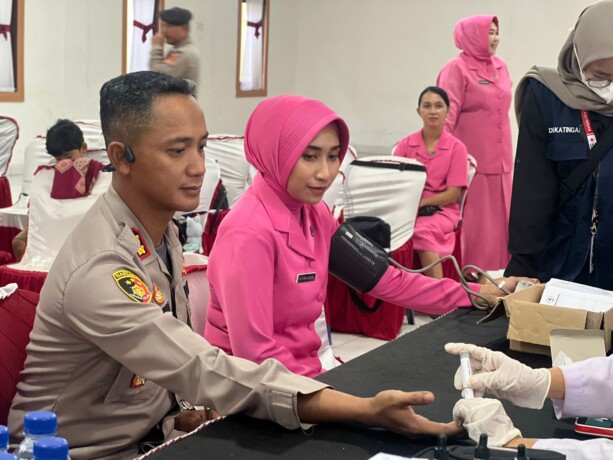 UNTUK MASYARAKAT: Polres Katingan dan PMI gelar donor darah peringati HUT ke-73 Humas Polri.