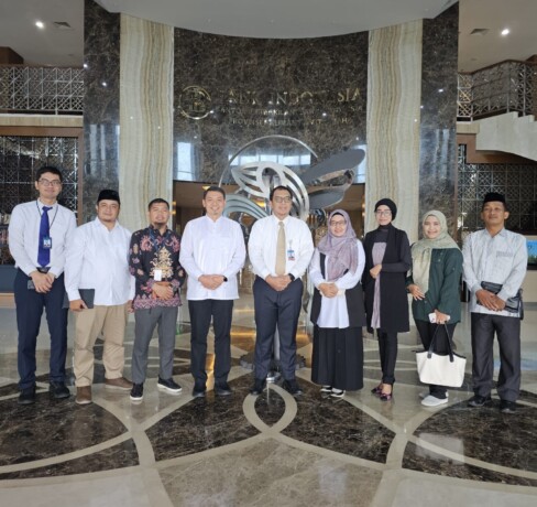 SILATURAHMI: Pengurus Masyarakat Ekonomi Syariah (MES)Kalteng dipimpin Ketua Hj Norhani dan Sekretaris H Heru Hidayat bersilaturahmi dengan Kepala Perwakilan Bank Indonesia Kalteng Yuliansah Andrias.