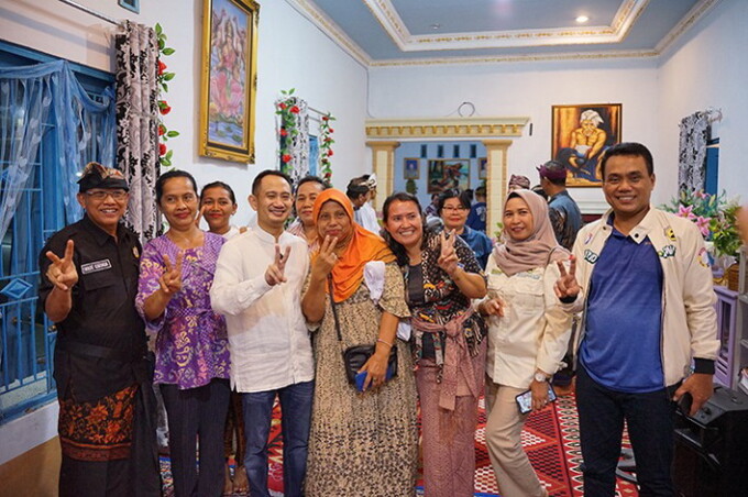 SETELAH DEBAT PUBLIK : Pasangan Calon Bupati dan Wakil Bupati Katingan, Sakariyas - Endang Susilawatie saat jumpa pers usai debat publik perdana di Sekretariat DPRD Katingan, beberapa waktu lalu.