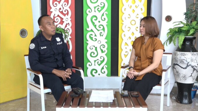 EDUKASI MASYARAKAT: H Shamsudin, atau Cak Sam, mengingatkan masyarakat tentang bahaya VCS dalam dialog Kabar Tambun Bungai di TVRI Kalteng, Rabu (30/10/2024).
